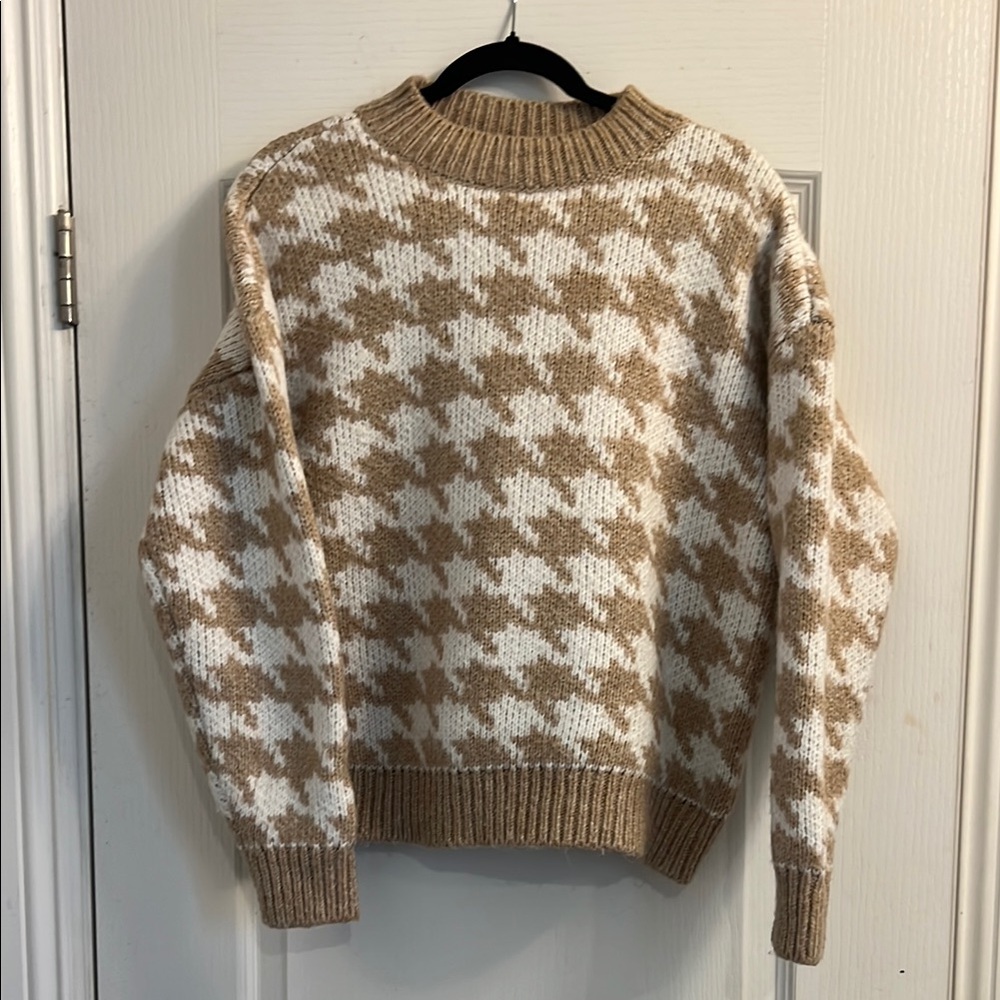 Stylish Tan and White Sweater